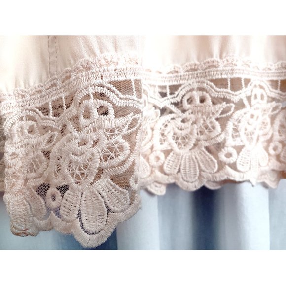 Blush-pink women's robe. Short length. Lace bottom. Very nice. Size XS/S - Picture 3 of 4